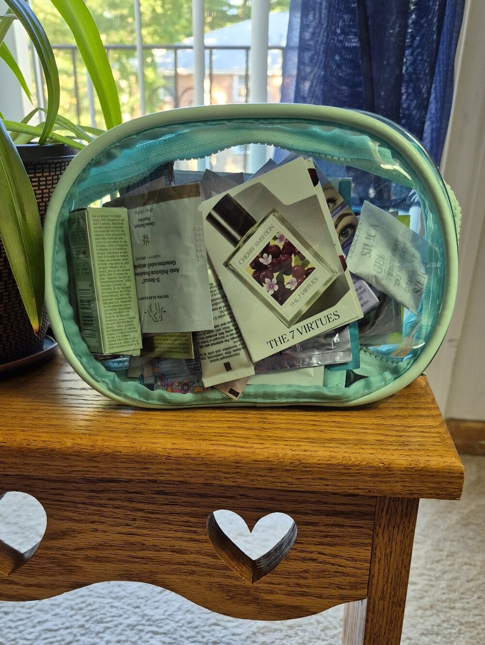 Women’s Skincare Sample Set by Various Recognizable Brands -29 Pieces With Case - Picture 9 of 9